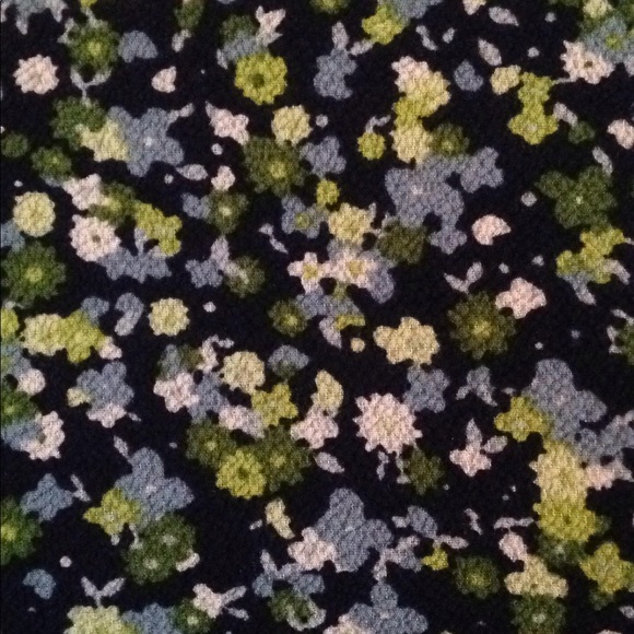 (SOLD) Plus Size Michael Kors Flutter Sleeve Top - Picture 5 of 6